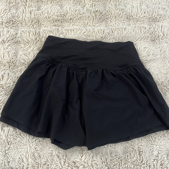 Aerie Offline Real Me Ruched Flowy Short Black - Picture 3 of 7